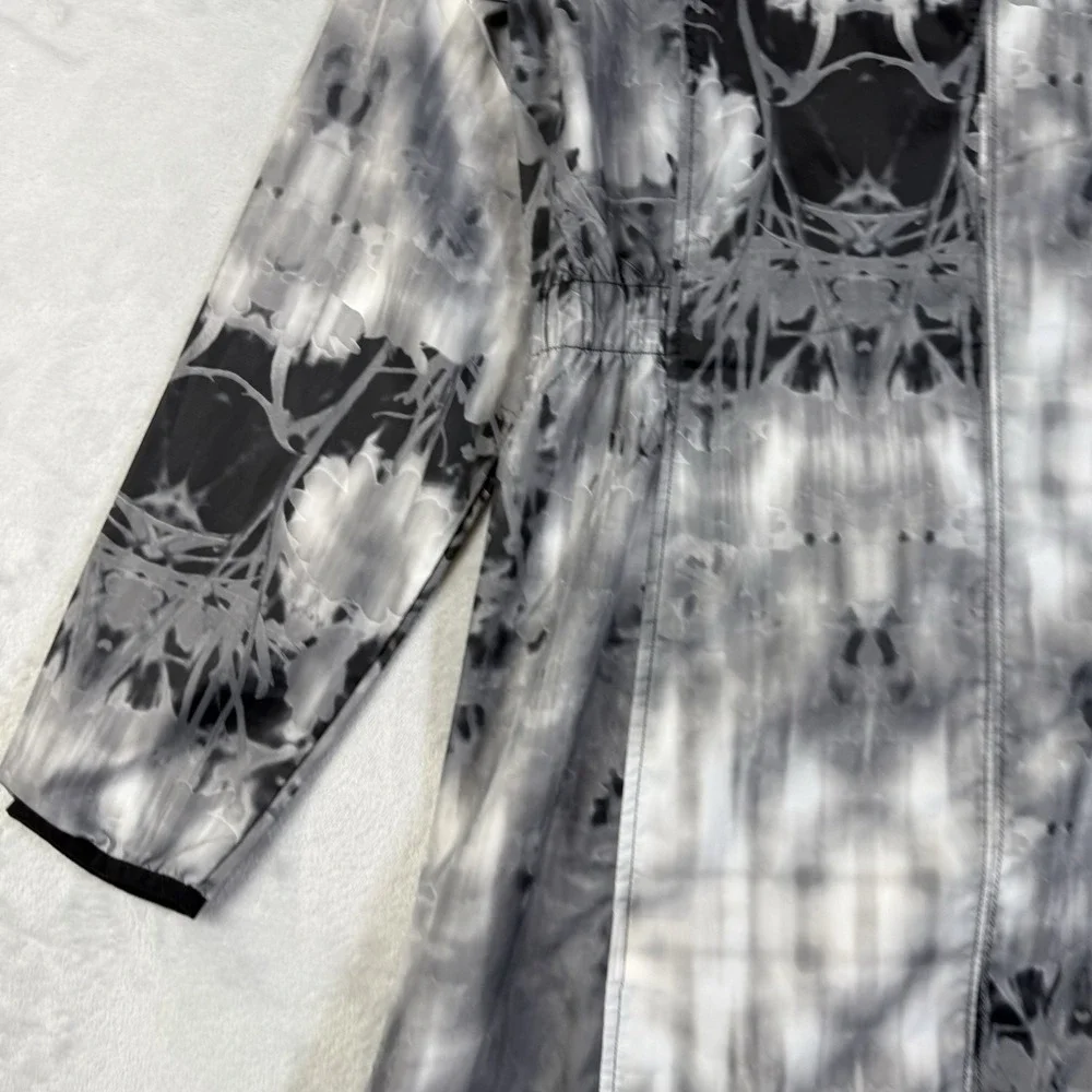 The North Face Flyweight Jacket‎ Women's Small White/Black Tie Dye Hooded Light